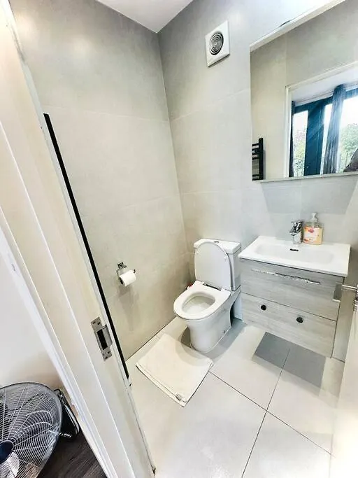 Luxurious 2 Bedroom Flat In Central London